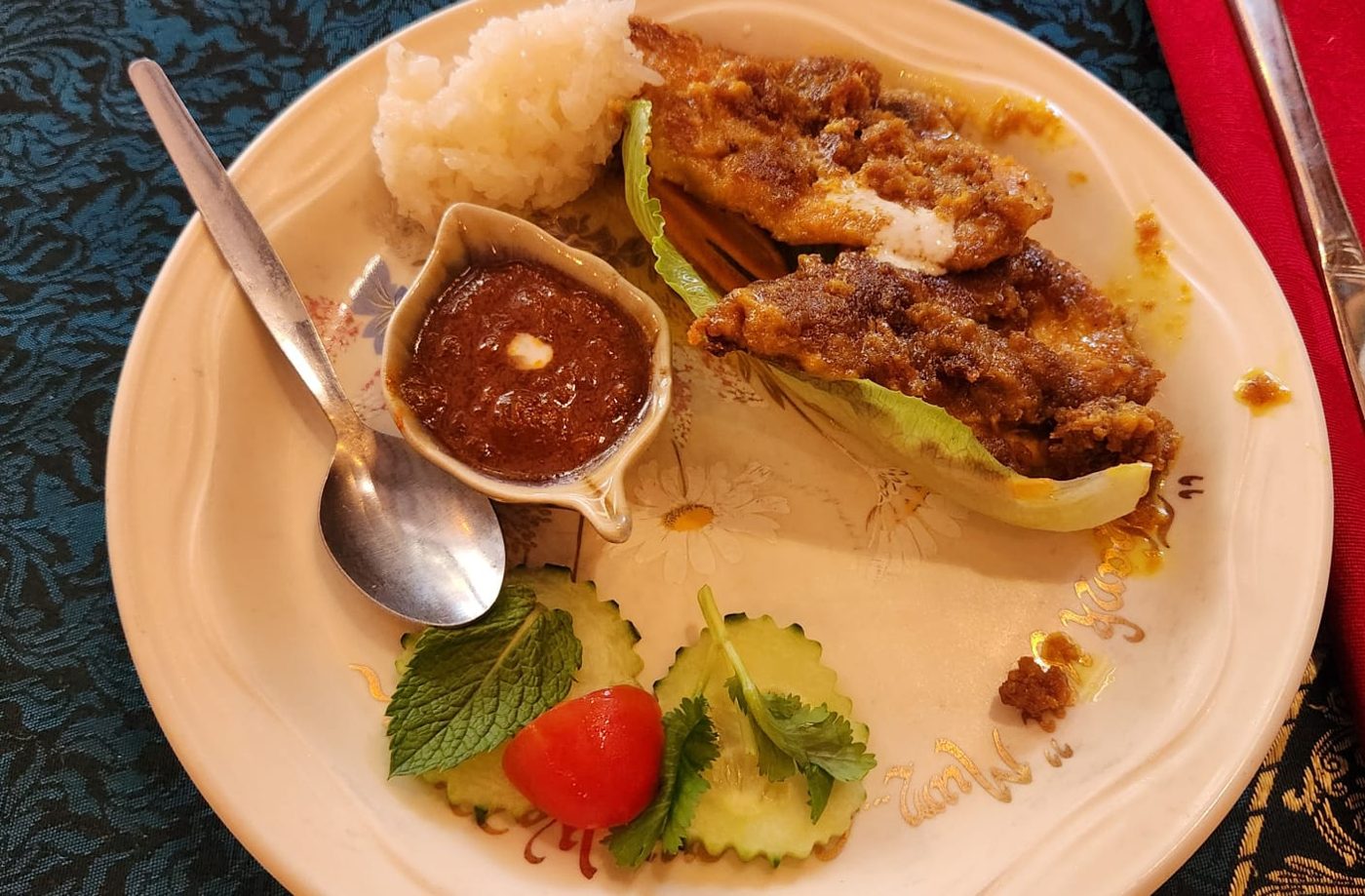 Satay with dipping sauce and salad